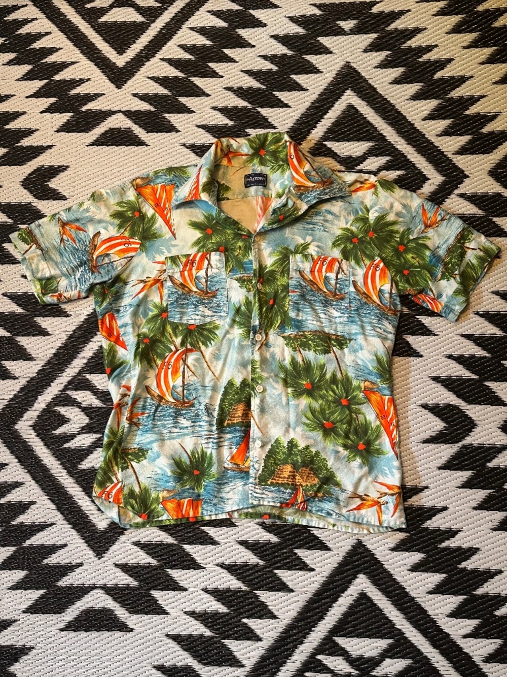 Vintage Hawaiian Made in Canada Cotton Dagger Collar Arrow Shirt